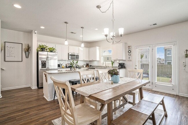 Building Photo - 252 Hyrne Dr