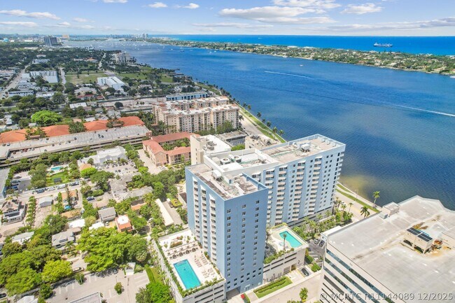 Building Photo - 1551 N Flagler Dr