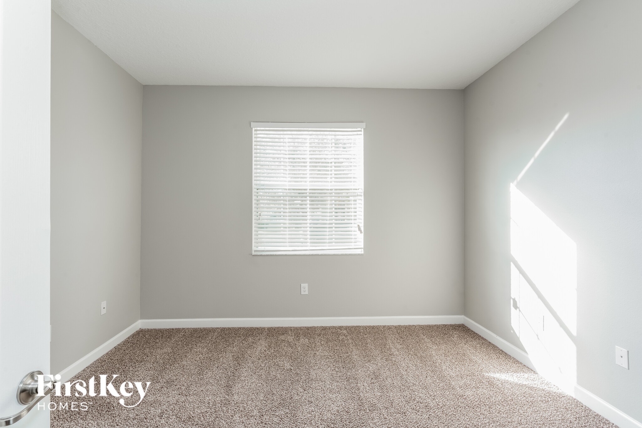 Building Photo - 20241 Merry Oak Ave