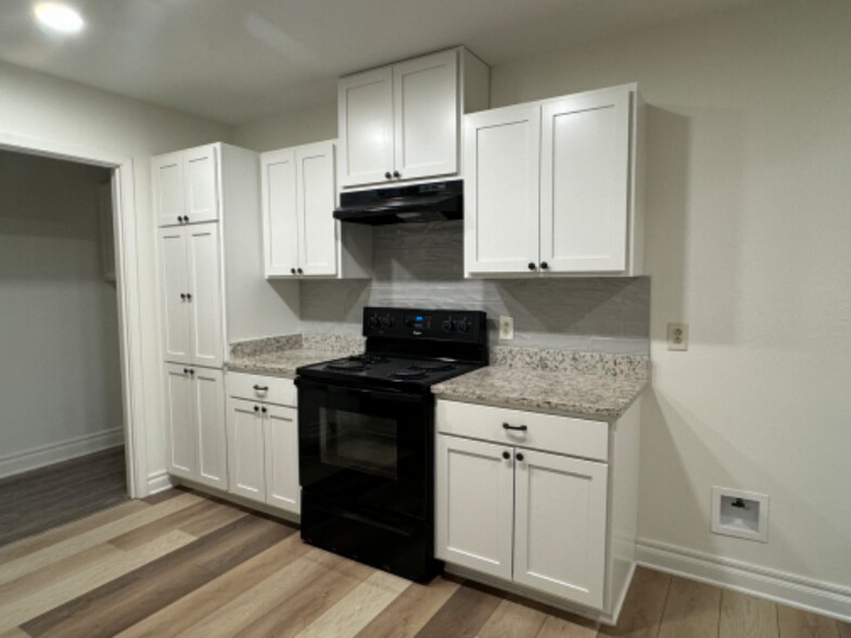 Building Photo - 1302 Blueridge Pkwy