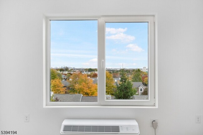 Building Photo - 768 Bergen St