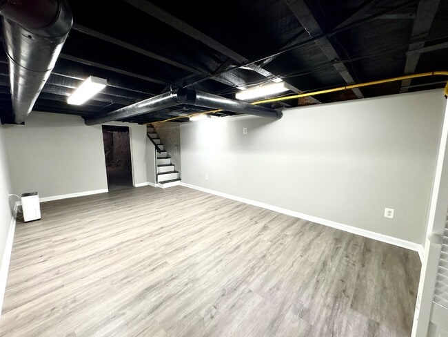 Building Photo - 2507 W Fayette St