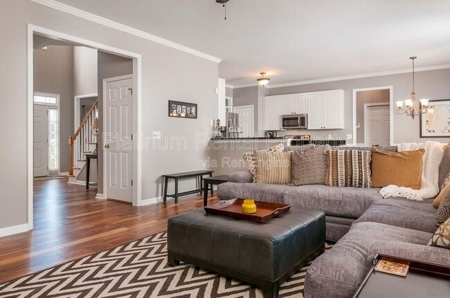 Building Photo - 925 Briars Bend