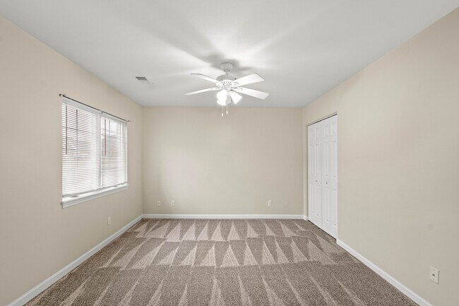 Building Photo - 72 Nicholas Dr