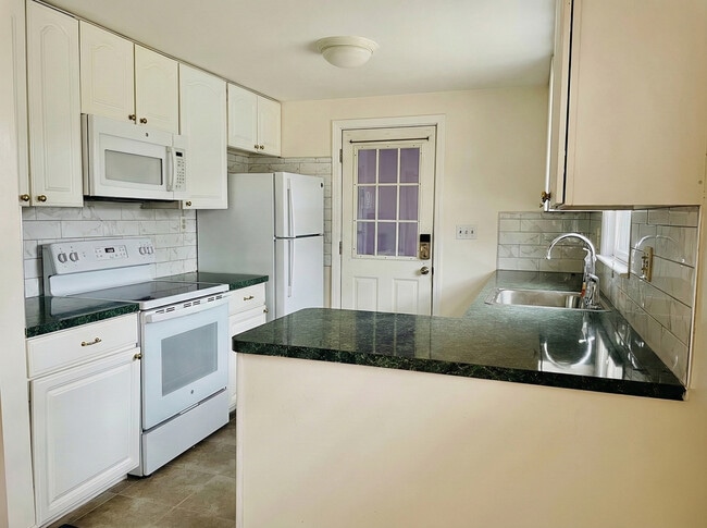 Building Photo - 65 Barbara Ln