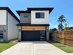 Building Photo - 33187 Oak Hts Pl