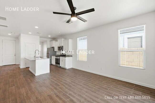 Building Photo - 2713 N Camden Dr
