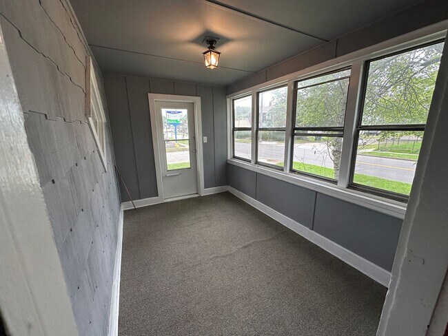 Building Photo - 554 Creedmore Ave