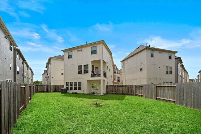 Building Photo - 2009 Royal Landing Dr