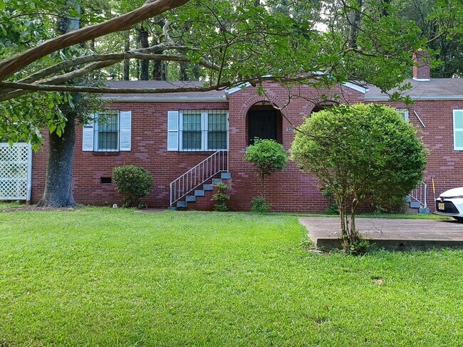 Primary Photo - 162 Fairburn Rd SW