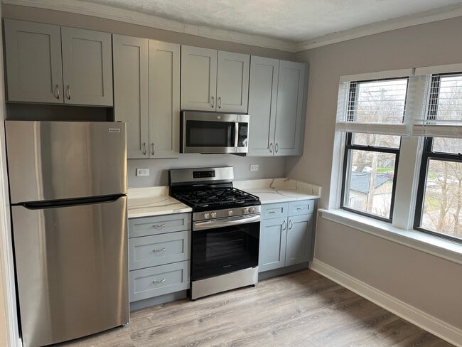 Building Photo - 70 E 68th St