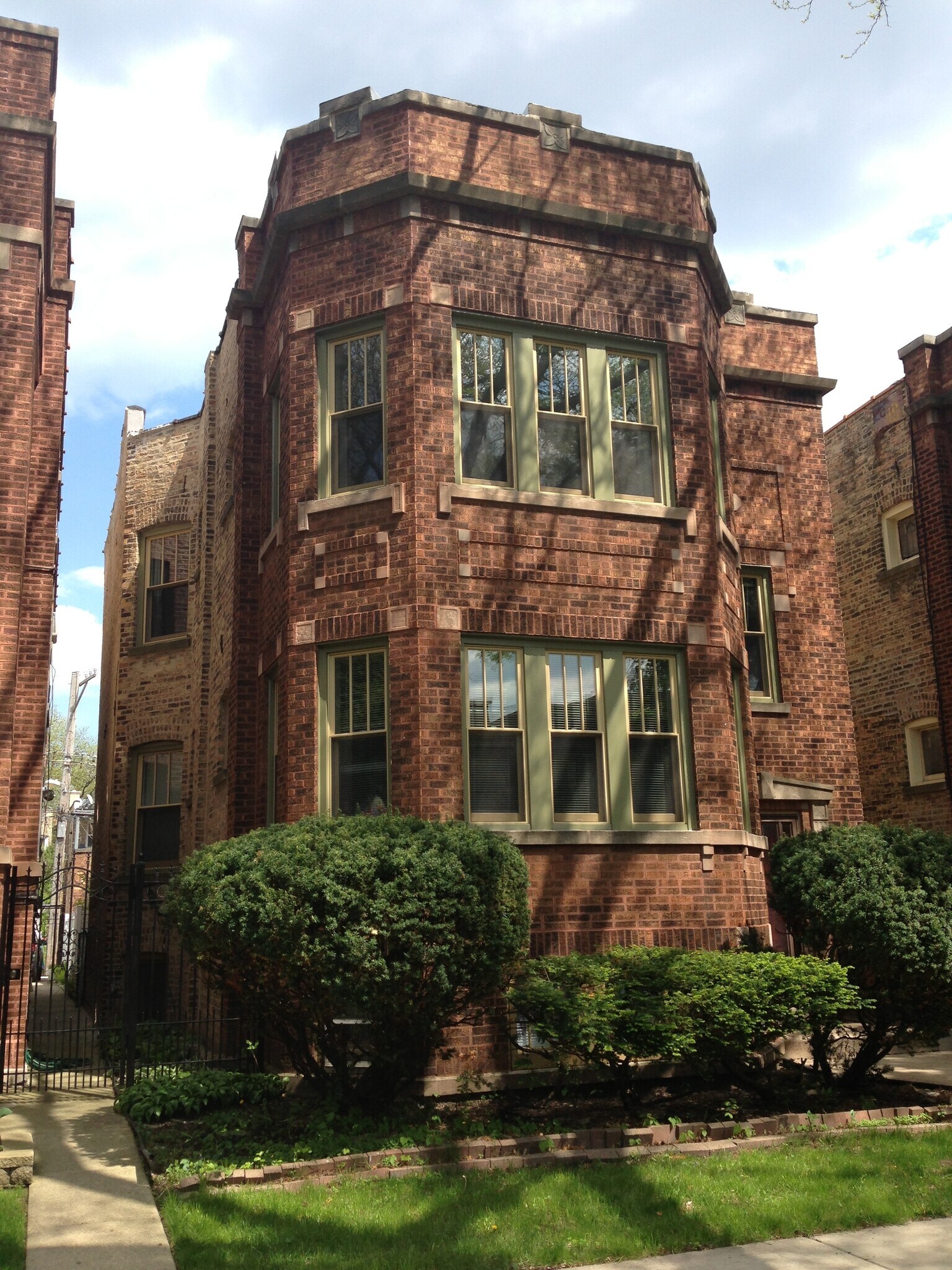 Building Photo - 5011 N Mozart St