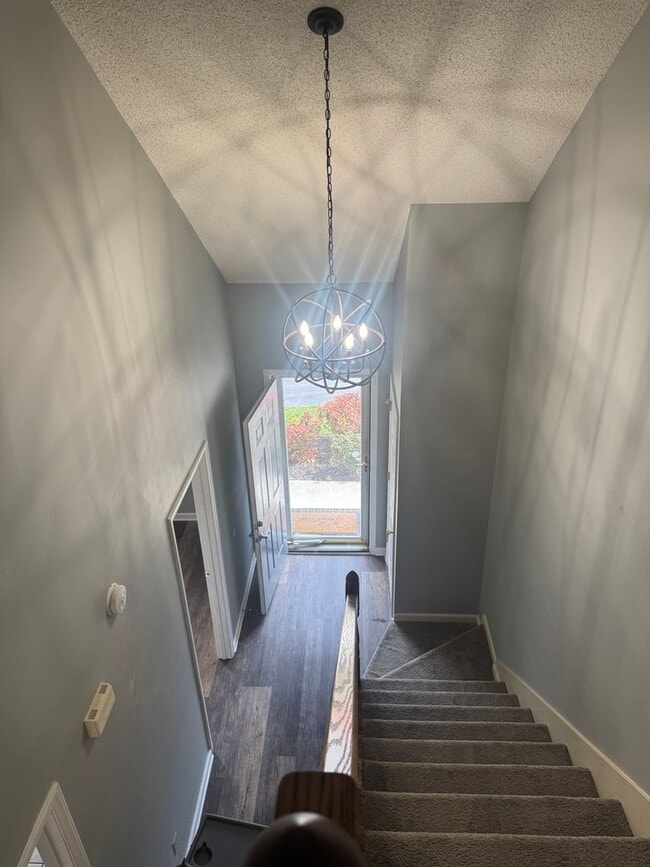 Building Photo - Awesome Townhouse of JOHN B DENNIS HIGWAY in the heart of Kingsport