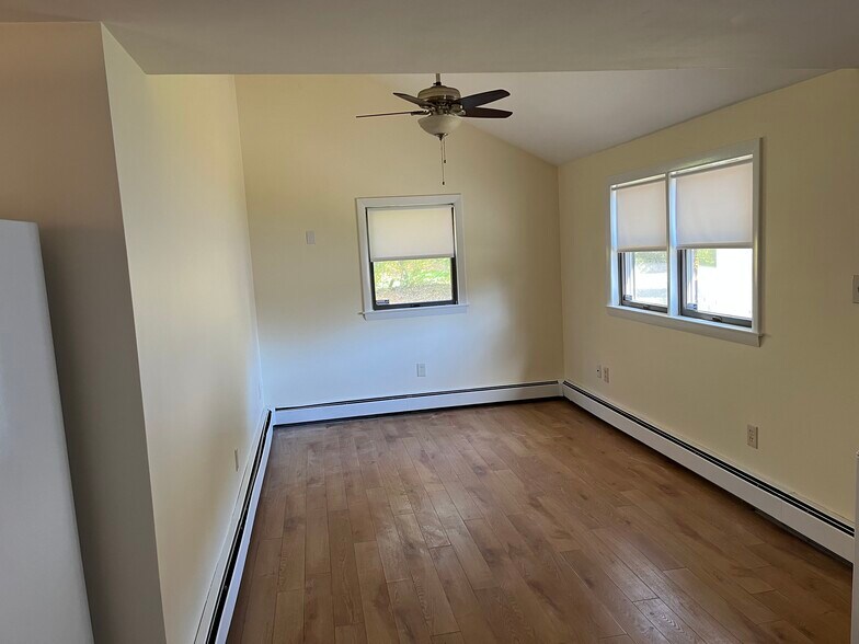 Building Photo - 31 Bridge St