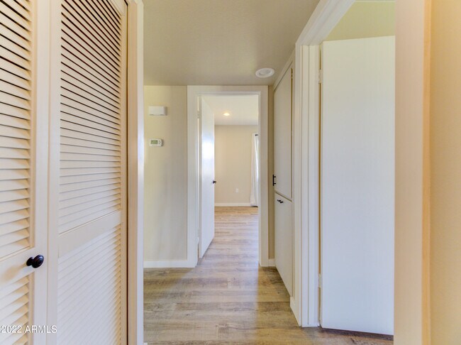 Building Photo - 10007 W Shasta Dr