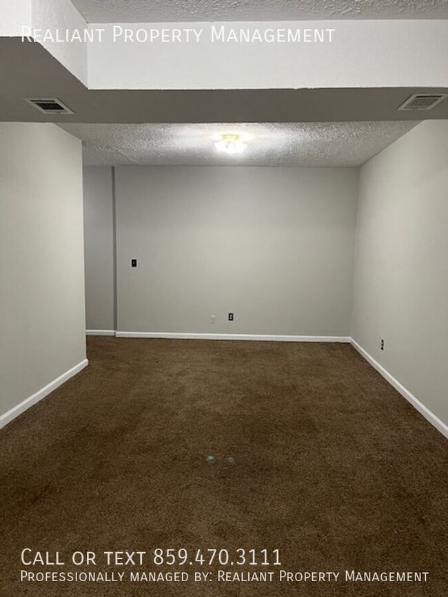 Building Photo - 3809 Dicksonia Dr