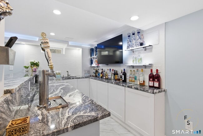 Building Photo - 508 Highland St