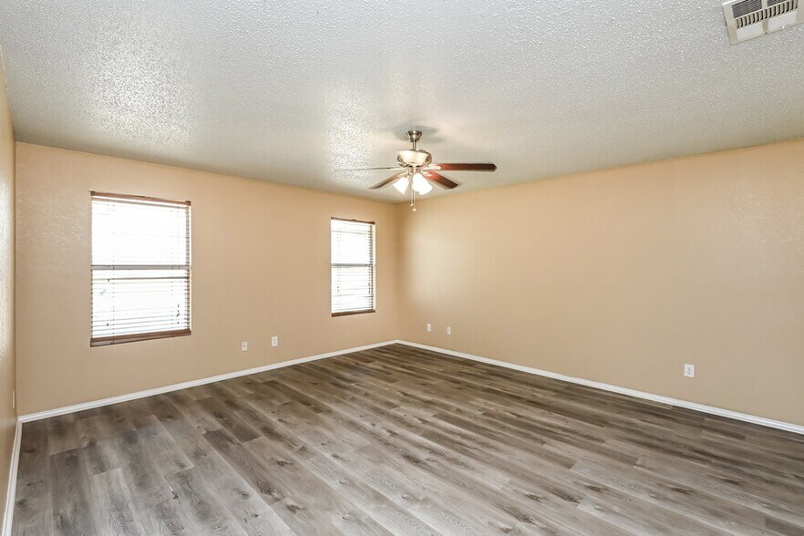 Building Photo - 5213 Bedfordshire Dr