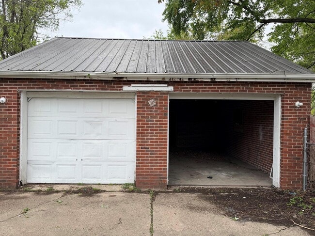Building Photo - 1221 Williams-E