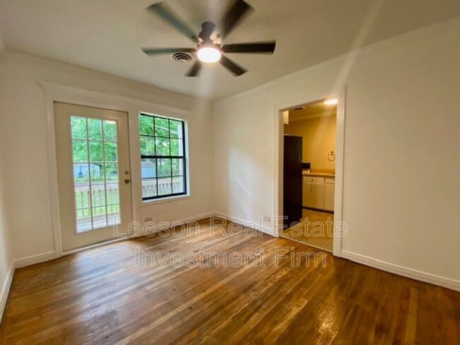 Building Photo - 132 Yjean St