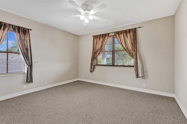 Building Photo - 7607 NW 127th Manor