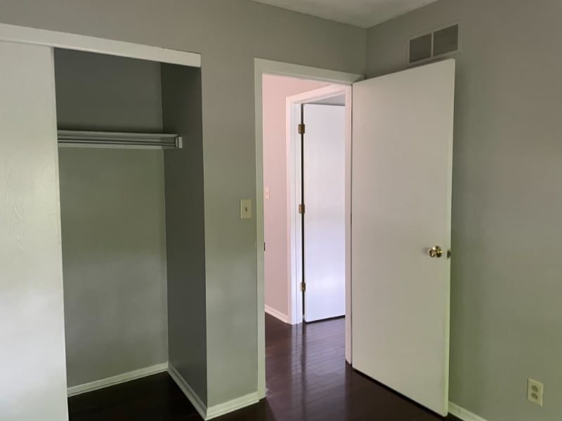 Building Photo - 2443 Sanford Dr