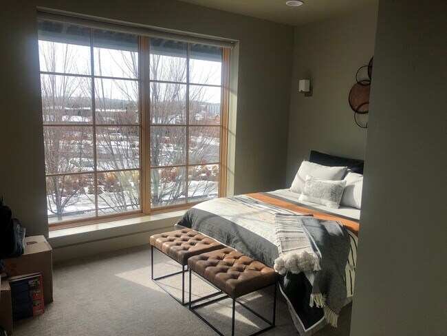 Building Photo - 706 SW Industrial Way