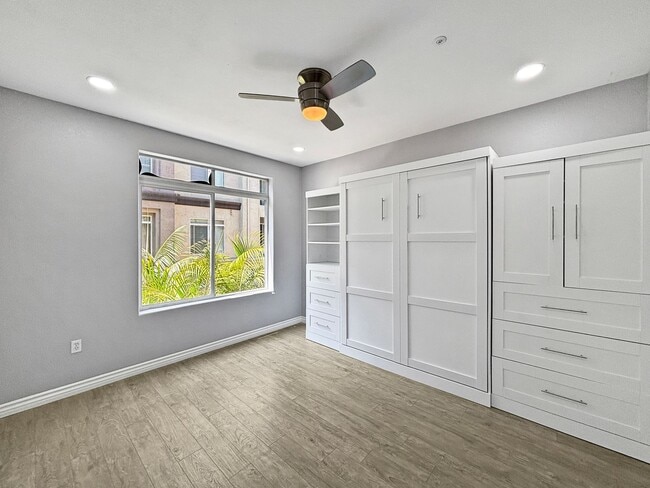 Building Photo - Stunning 2BD/2BA Condo in La Jolla W/ W/D,...