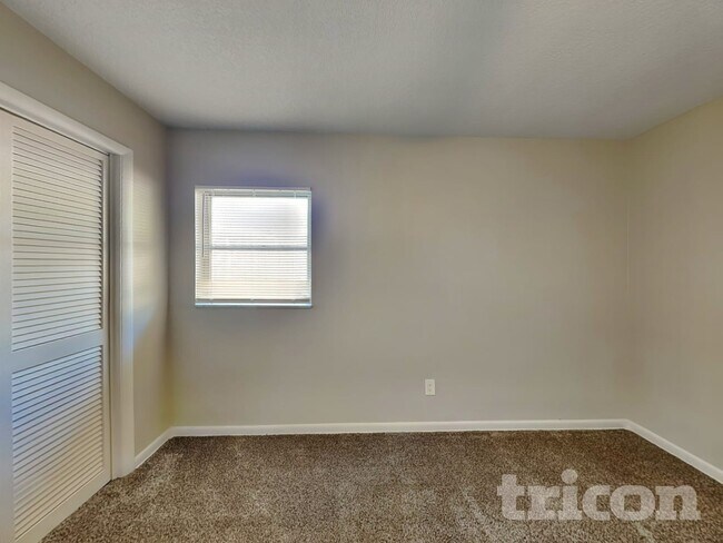 Building Photo - 3516 E Roundtree Dr