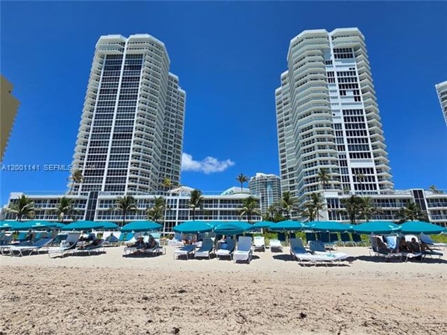 Building Photo - 16485 Collins Ave