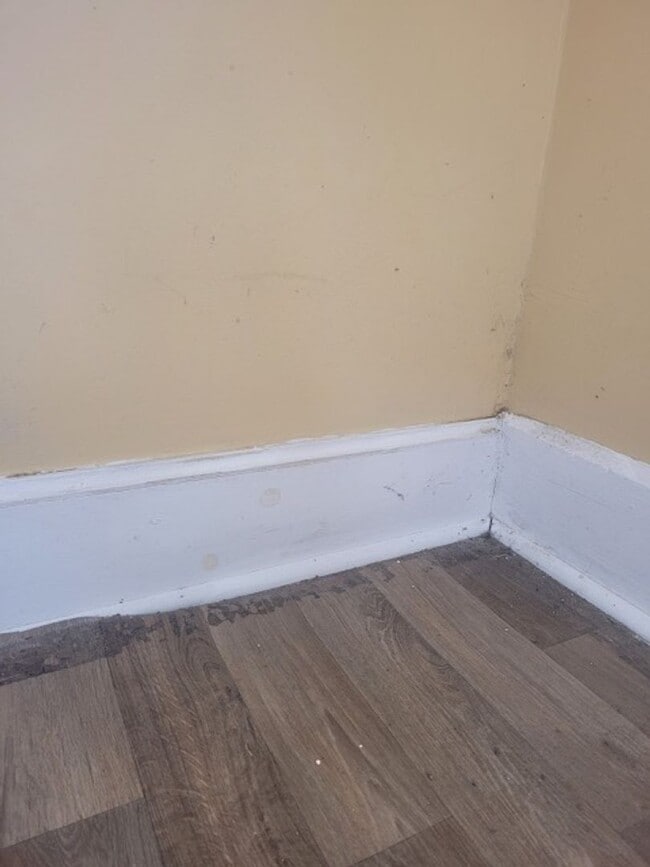 Building Photo - 201 W Chestnut St