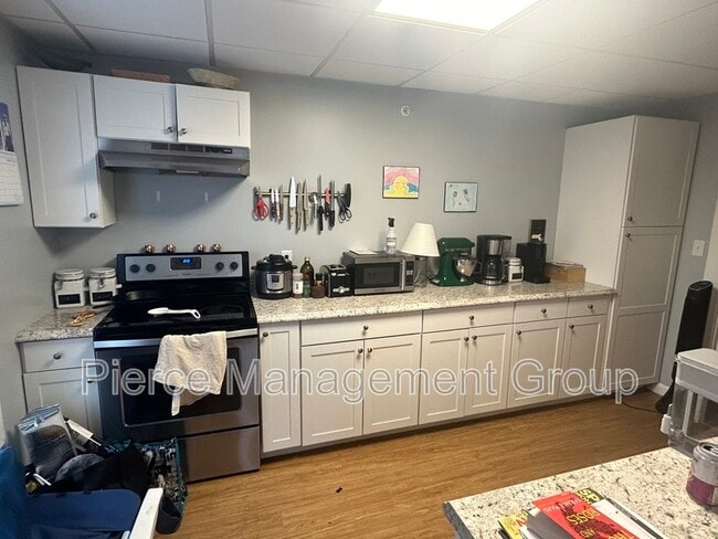 Building Photo - 6 Old Chester Rd