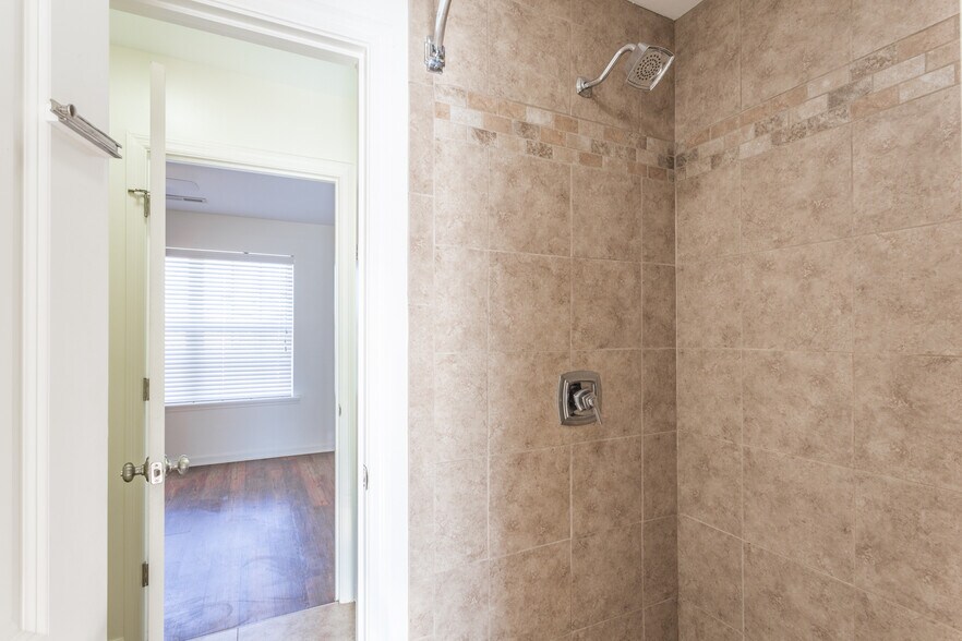 Building Photo - 270 Trunk St NE