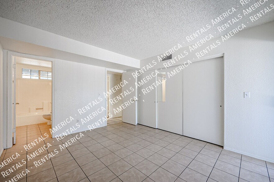 Building Photo - 10100 N 89th Ave