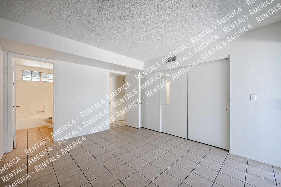 Building Photo - 10100 N 89th Ave