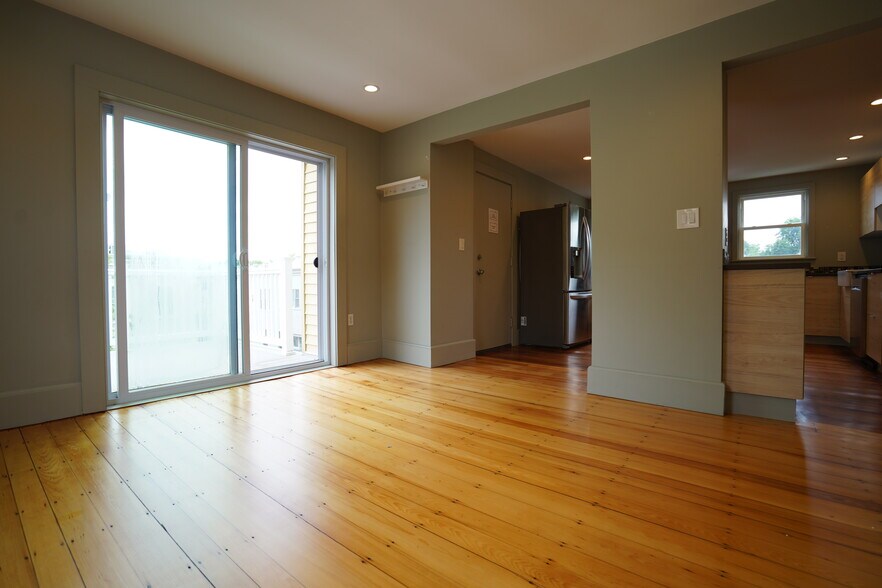 Building Photo - 21 Plainfield St