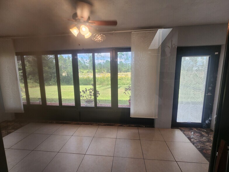 Building Photo - 26186 Northern Cross Rd