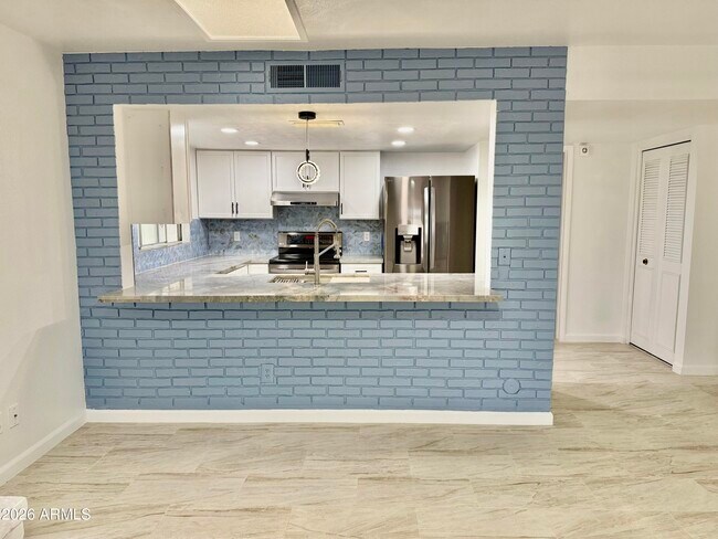 Building Photo - 5817 W Tierra Buena Ln