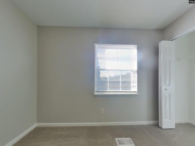 Building Photo - 64 Sweet Thorne Cir