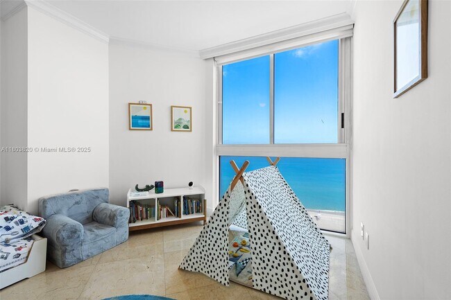 Building Photo - 4775 Collins Ave
