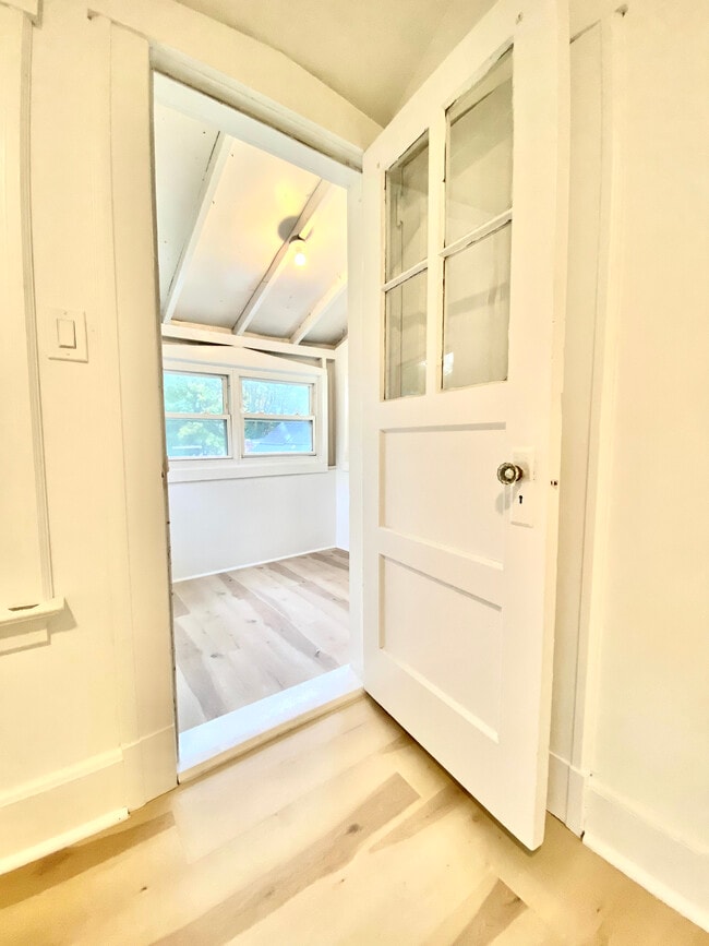 Building Photo - 25 Beecher Pl