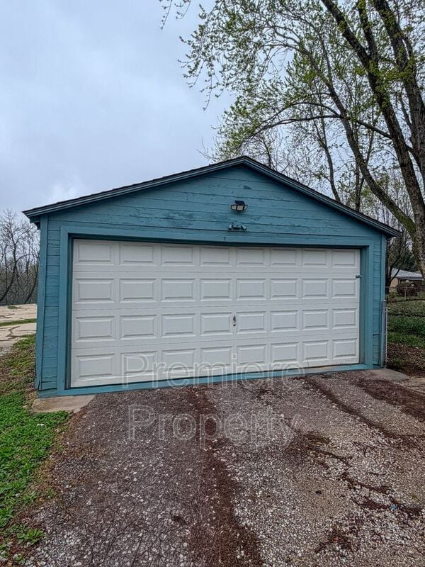 Building Photo - 334 W Sea Ave