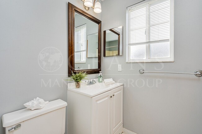 Building Photo - TOWNHOMES WEST, PORT ORANGE!