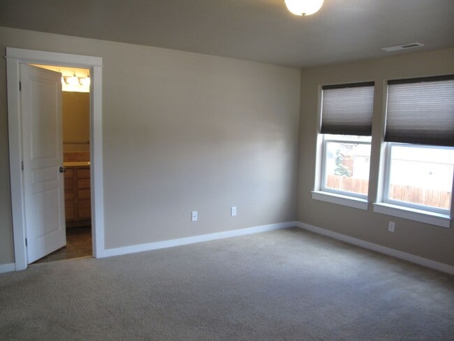 Building Photo - Live in Beautiful Sisters Oregon