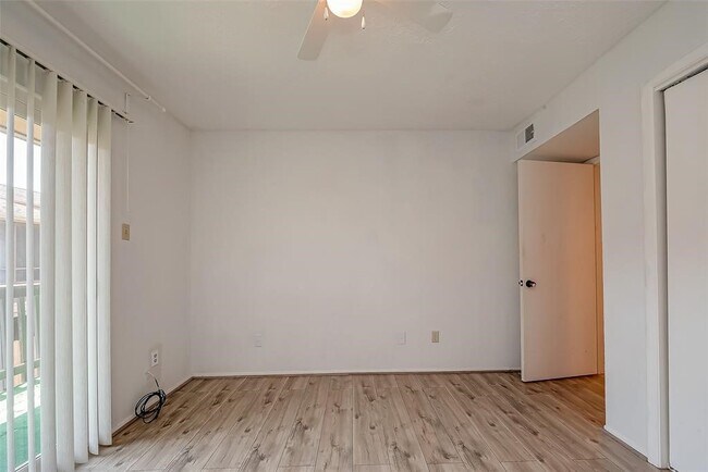 Building Photo - 10555 Turtlewood Ct