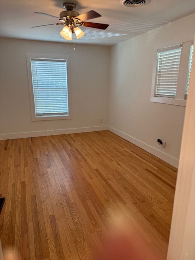 Building Photo - Beautiful remodeled home