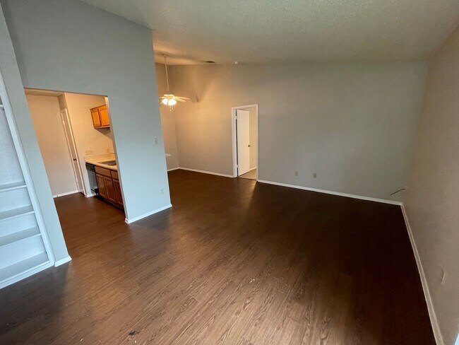 Building Photo - 513 Sierra Cove