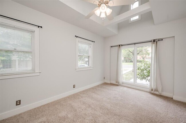 Building Photo - 1623 Palma Plaza