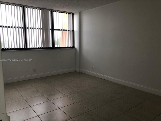 Building Photo - 2450 NE 135th St