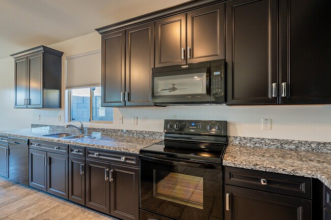 Building Photo - 15877 W Mauna Loa Ln